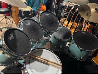 Mint Tama  Classic Superstar w/ Remo ebony silk heads