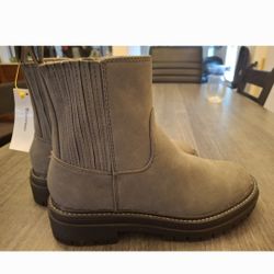  Women's Size 7 Time And Tru Core Chelsea Ankle Zip-Up Tan Boots  NEW W/O BOX