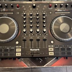 Numark NS6 ii 