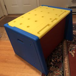 Fisher Price-toy box/play desk -vintage 1990s