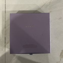 Monat hair accessories