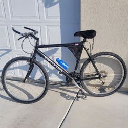 Cannondale M500 Bike.
Used, in fair condition. Ready to ride!

26" Wheel 

$165