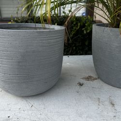  2 pcs brand new patio ceramic pot set in box