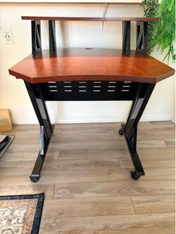 Studio work desk with multi levels