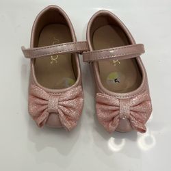 Sugar brand girl's Mary Jane style shoes featuring a glittery bow on the front