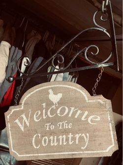 Country welcome sign
