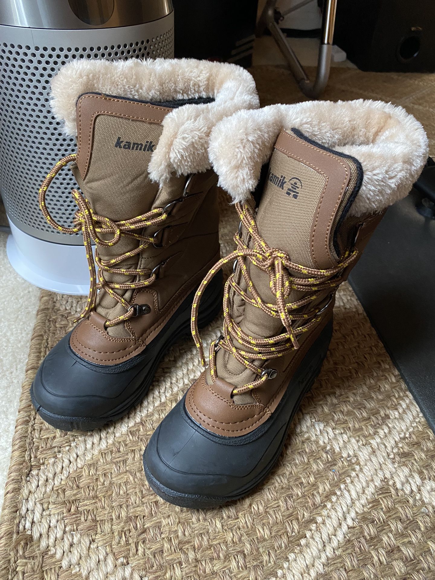 Kamik Women’s Snow Boots Size 6 US WaterProof   New w/out Tag…