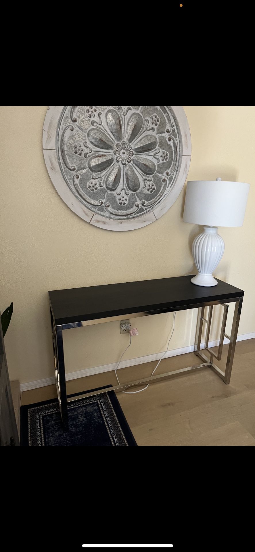 Sturdy Side Table Like New