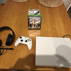 X BOX ONE SYSTEM 500 GB—Comes With Controller,  Live Headset, and MORE! 