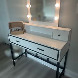 Vanity Makeup desk