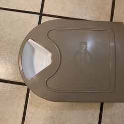 Dog feeder Pet Safe