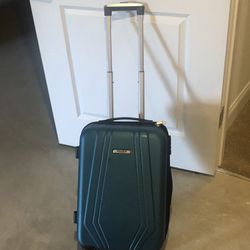 Hard Side Carry On Roller Suitcase 