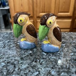 Vintage  Ceramic Colorful Toucan exotic Bird Salt and Pepper Shakers.  Size approximately  3 1/2 inches tall.  Preowned one tiny spot one one wing wit