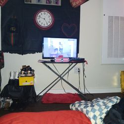 24 Inch Flat Screen TV 