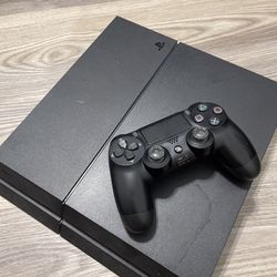 USED PS4 WITH CONTROLLER INCLUDED