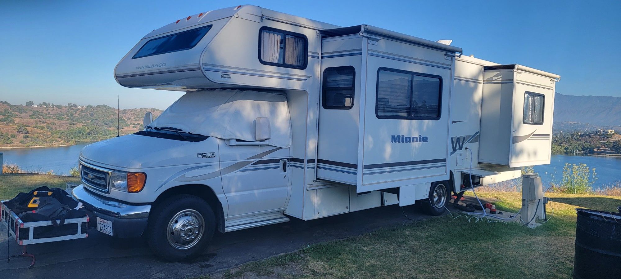 2004 Winnebago (E450) Minnie