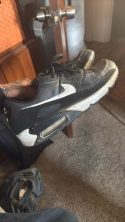 airmaxes size 9
