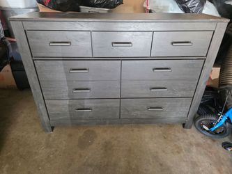 Black Wood 9-Drawer Dresser