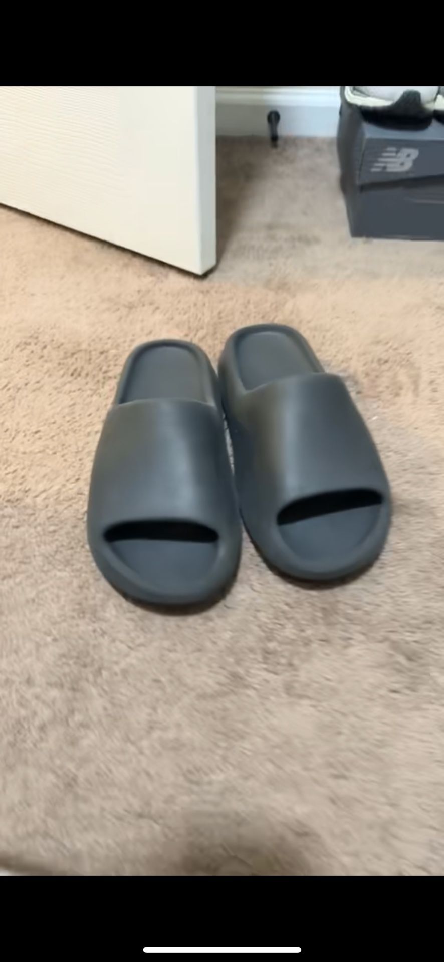 used yeezy size 9 slides