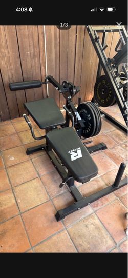 Very nice and strong quad and hamstring machine. $400