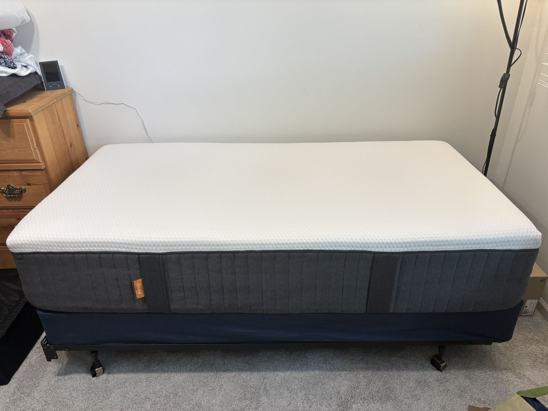 Twin Mattress Cooling Hybrid - Like New