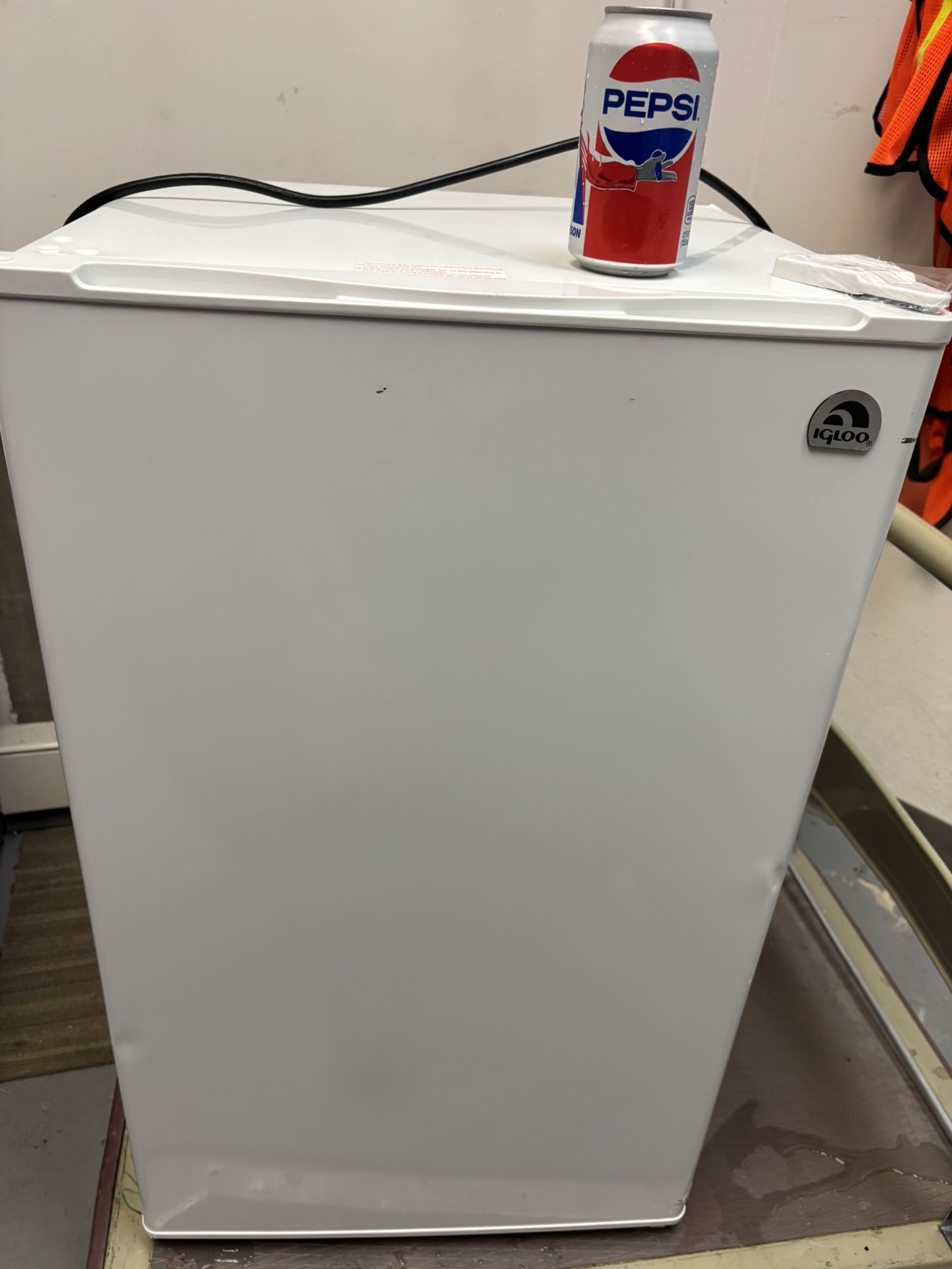•IGLOO. REFRIGERATOR