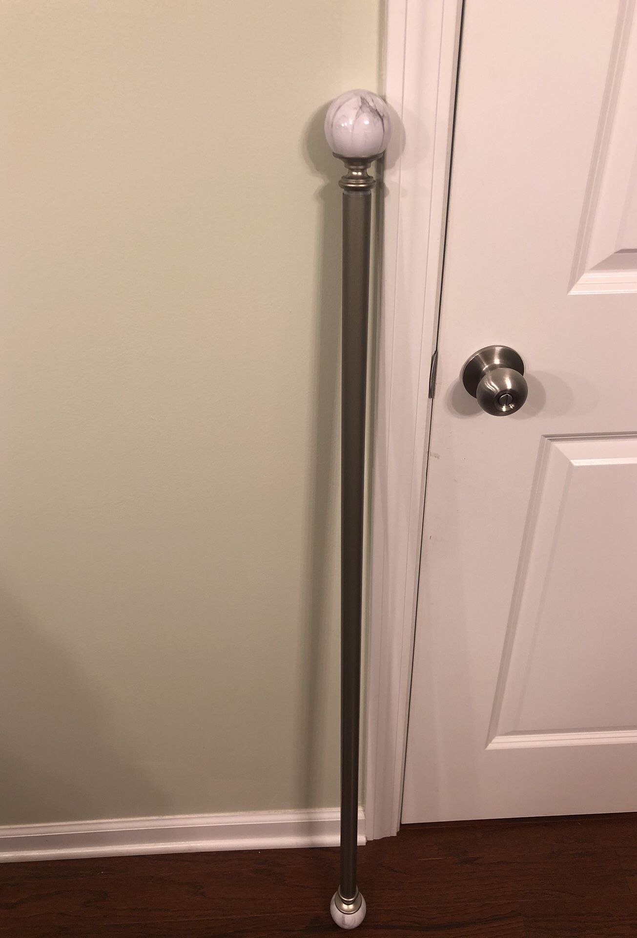 Curtain rod