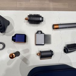 Dyson Airwrap - 7 Attachements
