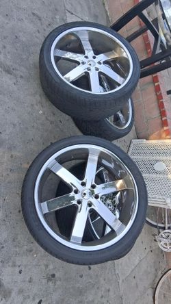 Truck rims 6 lug size 24s came off a Chevy tahoe 02