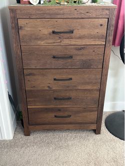 Solid wood dresser great condition