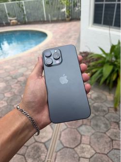 📱 iPhone 15 Pro Max (passcode locked) *READ DESCRIPTION *