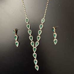 Pear Shaped Emerald and Diamond Necklace Set 