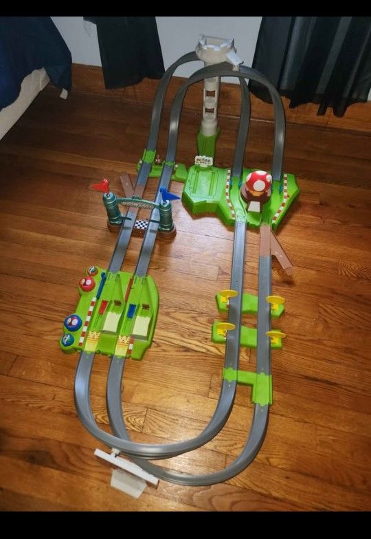 MarioKart Hot Wheels Track