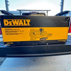DEWALT 20 in. Variable-Speed Scroll Saw Store