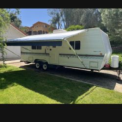 2002 Fleetwood Mallard Light Travel Trailer 