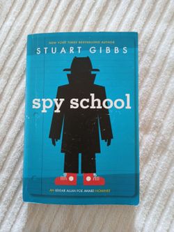 Spy School by Stuart Gibbs Paperback