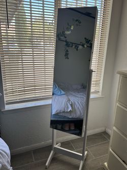 Self standing body mirror and jewelry case