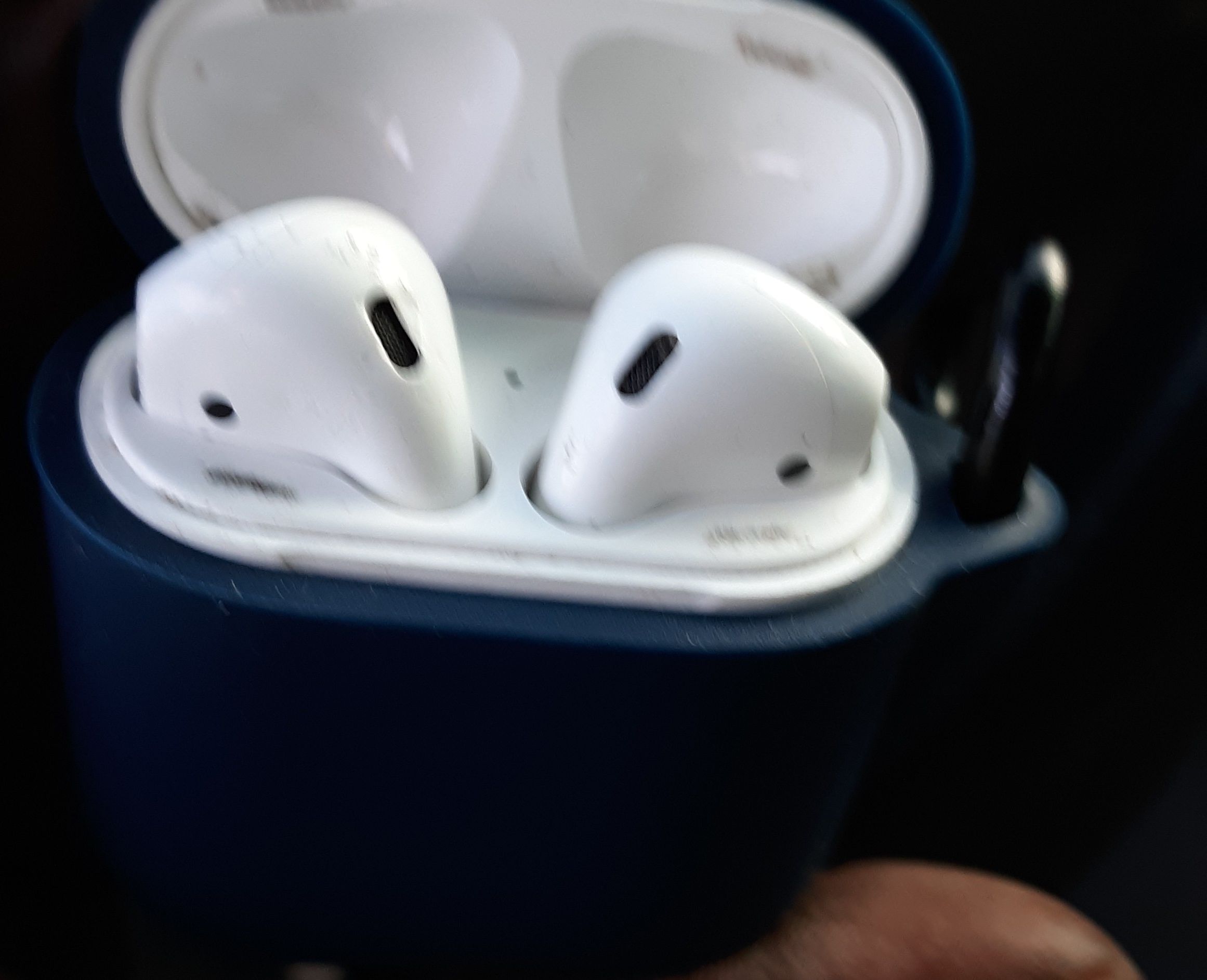 Apple airbuds