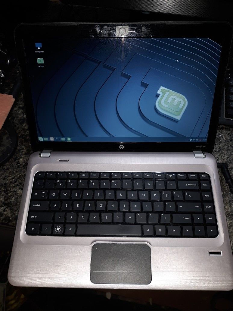 Laptop Hp Nice Quality Running Linux Mint Intel Core I5 CPU, 4gbRAM 500GB HD AMD GRAPHICS