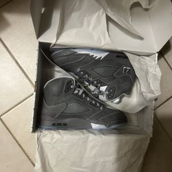 Wolf Grey 5 8.5 Black Cat 4 9