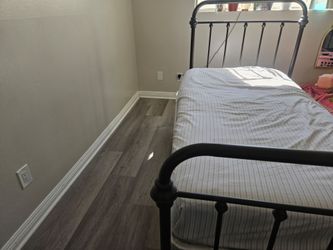 Twin size bedframe
