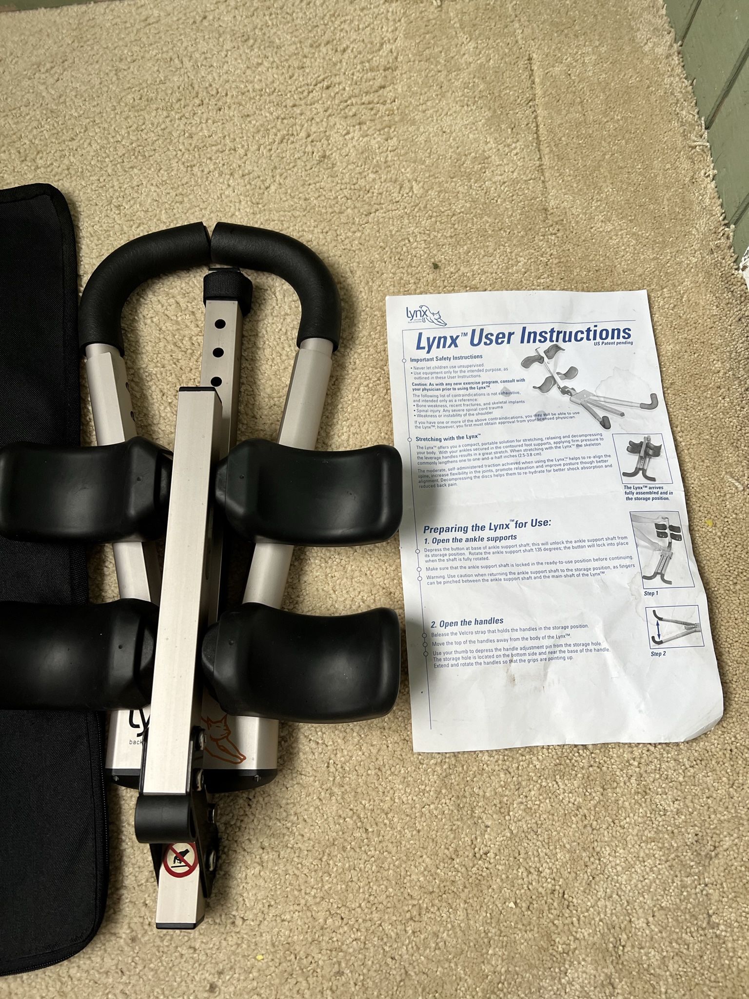 Teeter P3 Lynx Portable Back Brace - Spinal Decompression with Carrying Bag in Good Condition