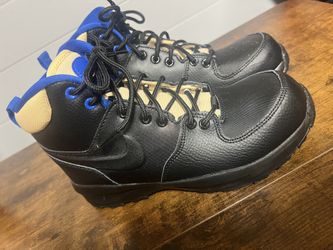 Nike Boys Boots Size 4.5 Like New 