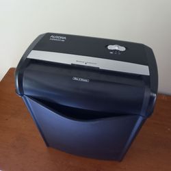 Aurora AS662C 6-Sheet Cross-Cut Paper & Credit Card Shredder