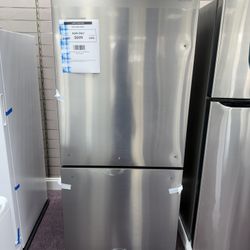 Refrigerator, Hisense Brand New 32” W Bottom Freezer 