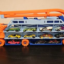 Hot Wheels 22 Car Display Organizer With Portable track  Ramp Jump Never Played With
