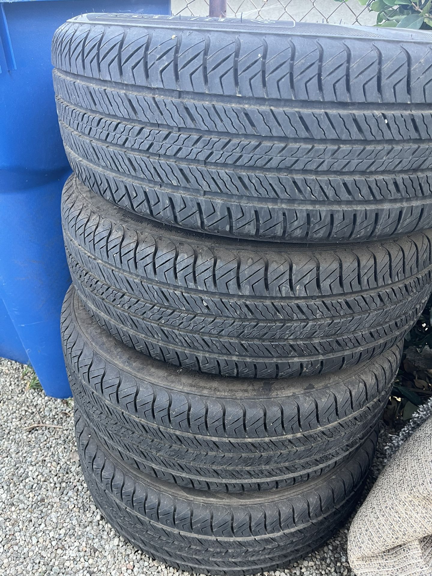 $150 Ford Mustang 17’’ Tires 