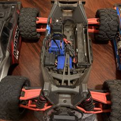 Traxxas  Maxx 