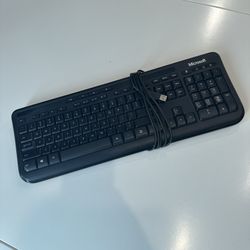 Microsoft Wired USB Keyboard 600 - Model 1366 - Black -  Number Pad
