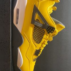 Air Jordan 4 “ Lightning “ Size 11